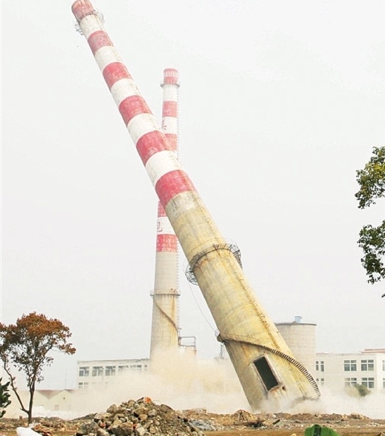 烟囱定向拆除爆破技术